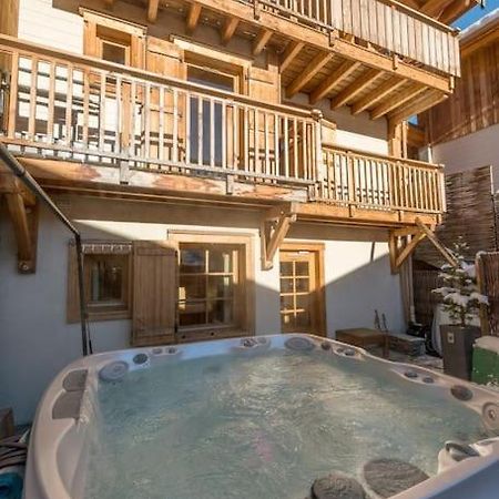 Cosy 4 Bedroom Chalet With Hot Tub Saint-Marcel  Екстериор снимка