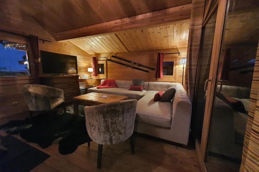 Cosy 4 Bedroom Chalet With Hot Tub Saint-Marcel  Екстериор снимка