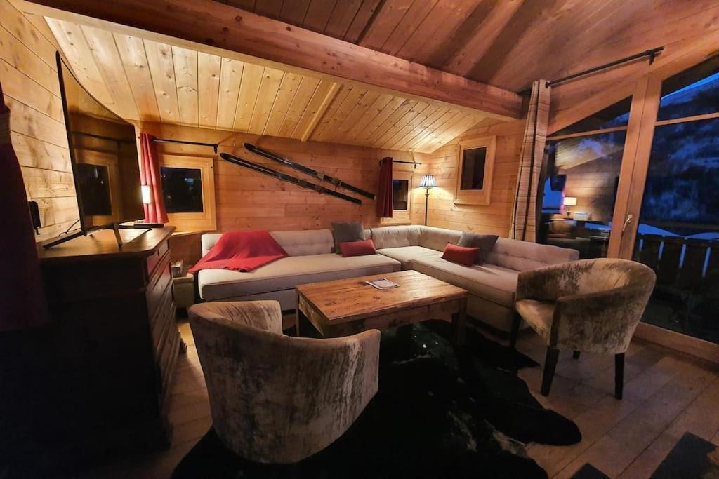 Cosy 4 Bedroom Chalet With Hot Tub Saint-Marcel  Екстериор снимка