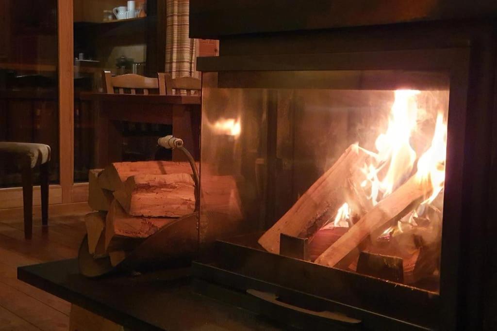 Cosy 4 Bedroom Chalet With Hot Tub Saint-Marcel  Екстериор снимка