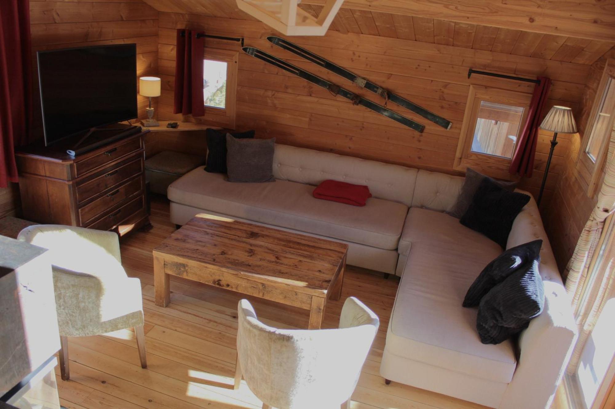 Cosy 4 Bedroom Chalet With Hot Tub Saint-Marcel  Екстериор снимка