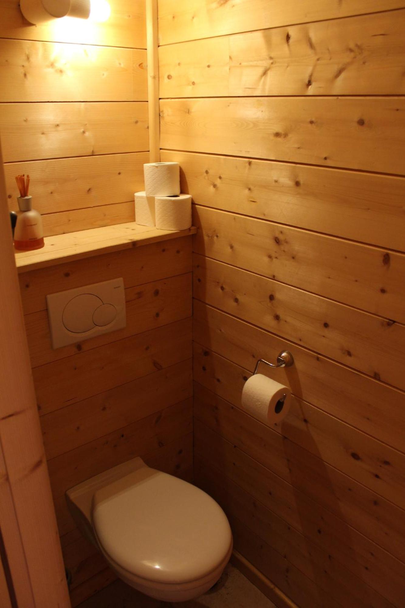 Cosy 4 Bedroom Chalet With Hot Tub Saint-Marcel  Екстериор снимка