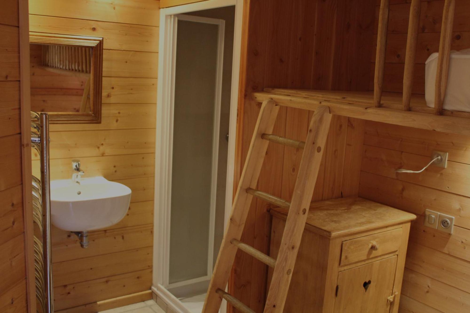 Cosy 4 Bedroom Chalet With Hot Tub Saint-Marcel  Екстериор снимка