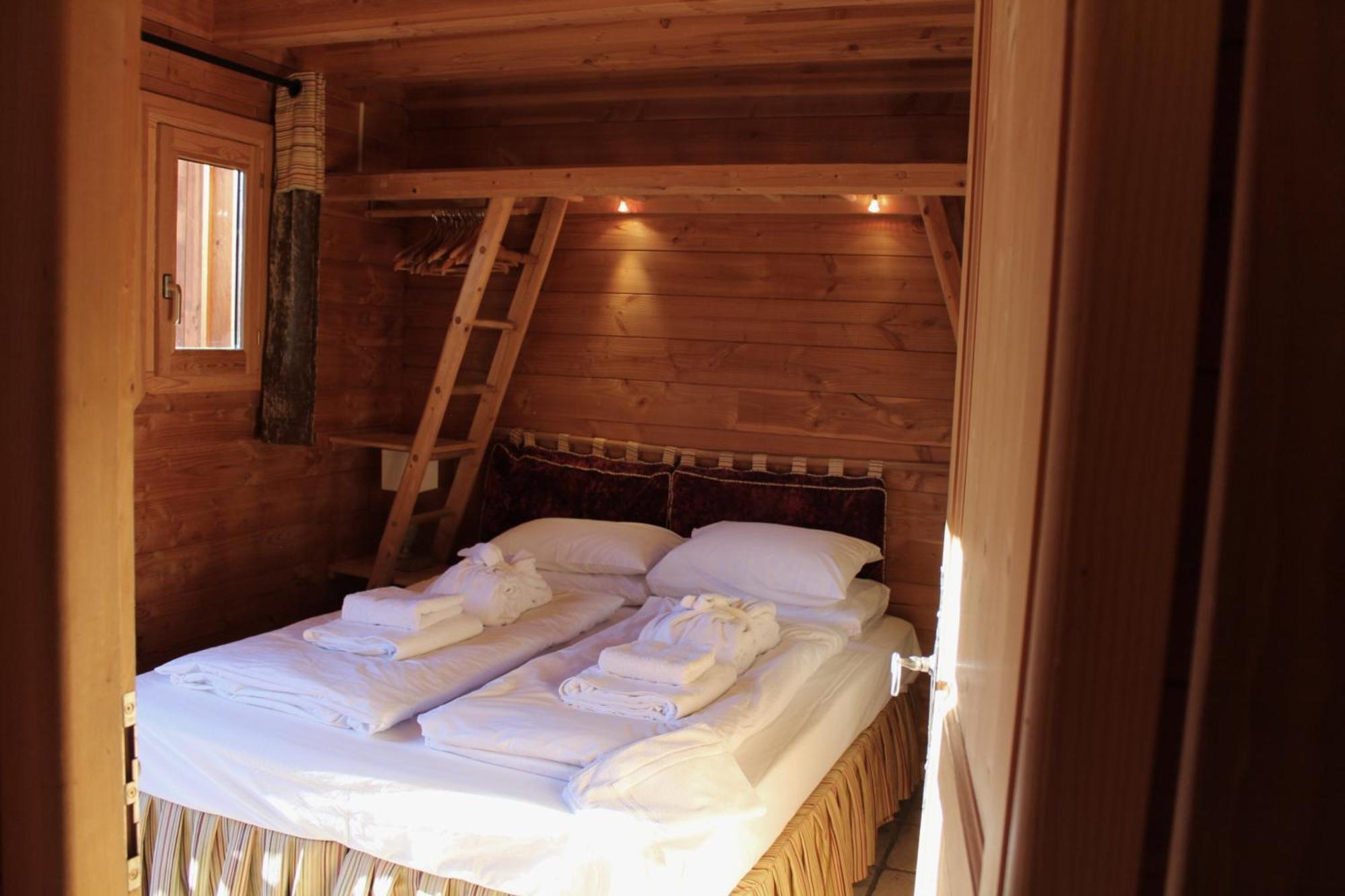 Cosy 4 Bedroom Chalet With Hot Tub Saint-Marcel  Екстериор снимка